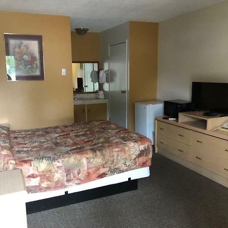 Polson Park Motel Vernon Esterno foto