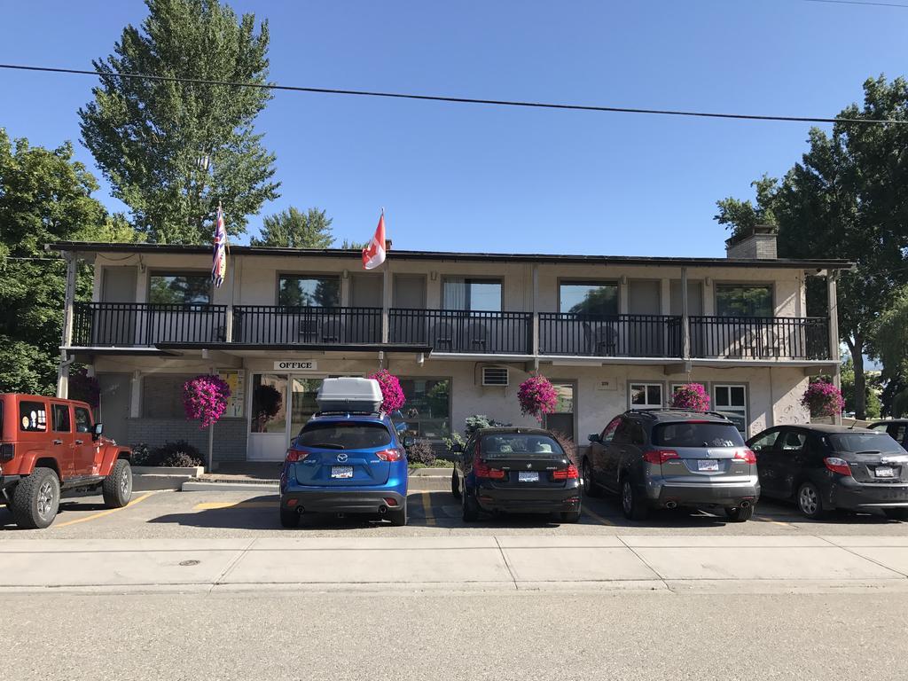 Polson Park Motel Vernon Esterno foto