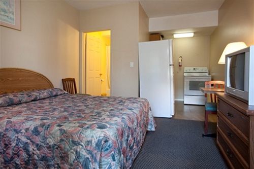 Polson Park Motel Vernon Esterno foto