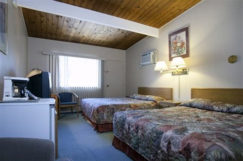 Polson Park Motel Vernon Esterno foto