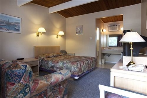 Polson Park Motel Vernon Esterno foto