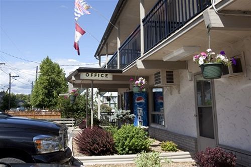 Polson Park Motel Vernon Esterno foto