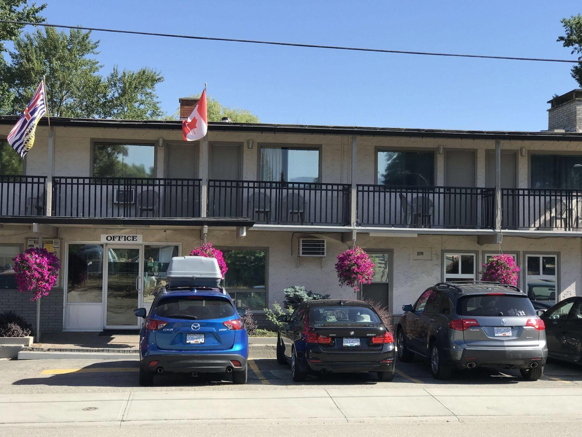 Polson Park Motel Vernon Esterno foto