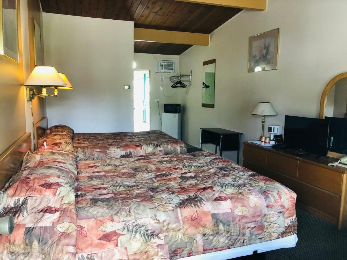 Polson Park Motel Vernon Esterno foto