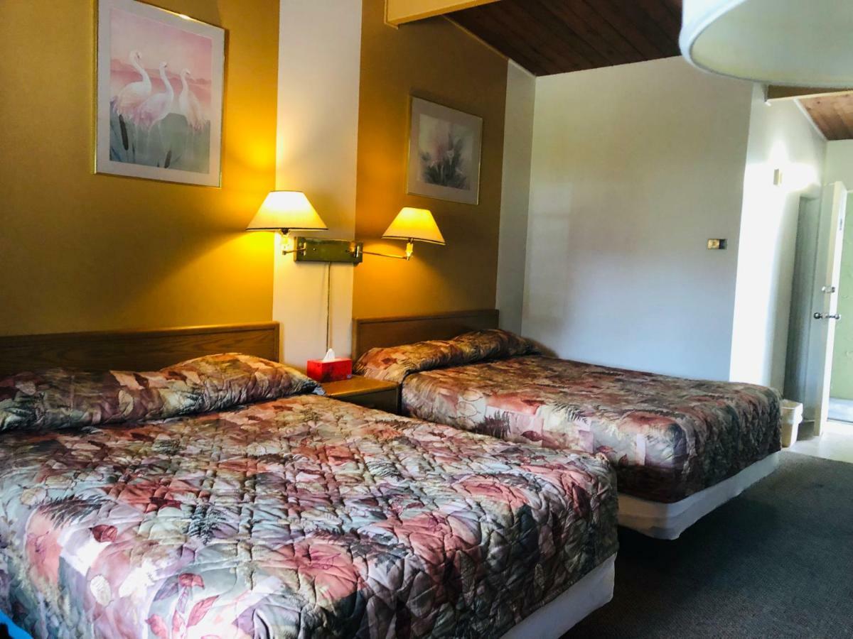 Polson Park Motel Vernon Esterno foto